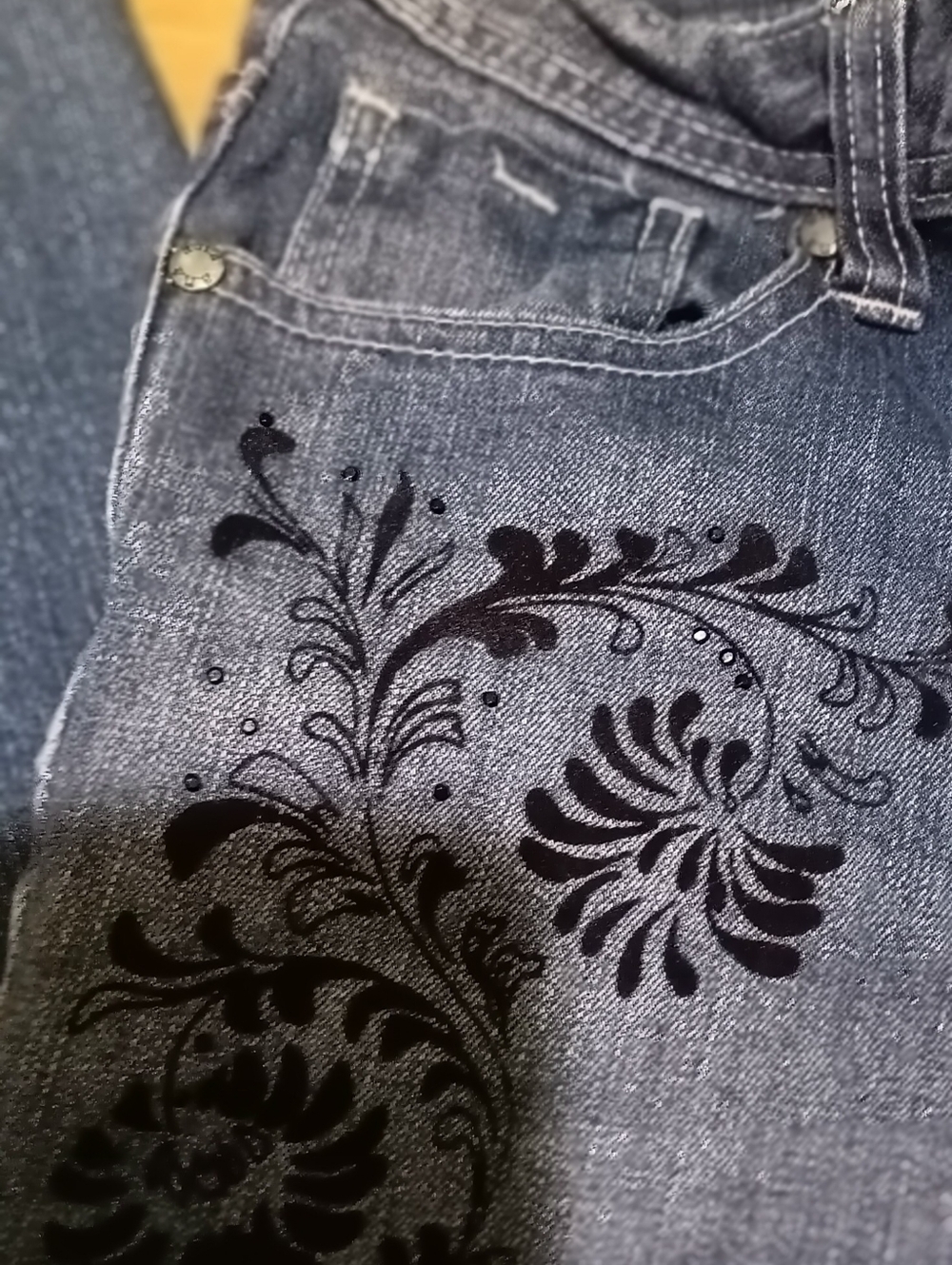 Women's a.n.a. Blue Jeans with Black Floral Accent Size 4